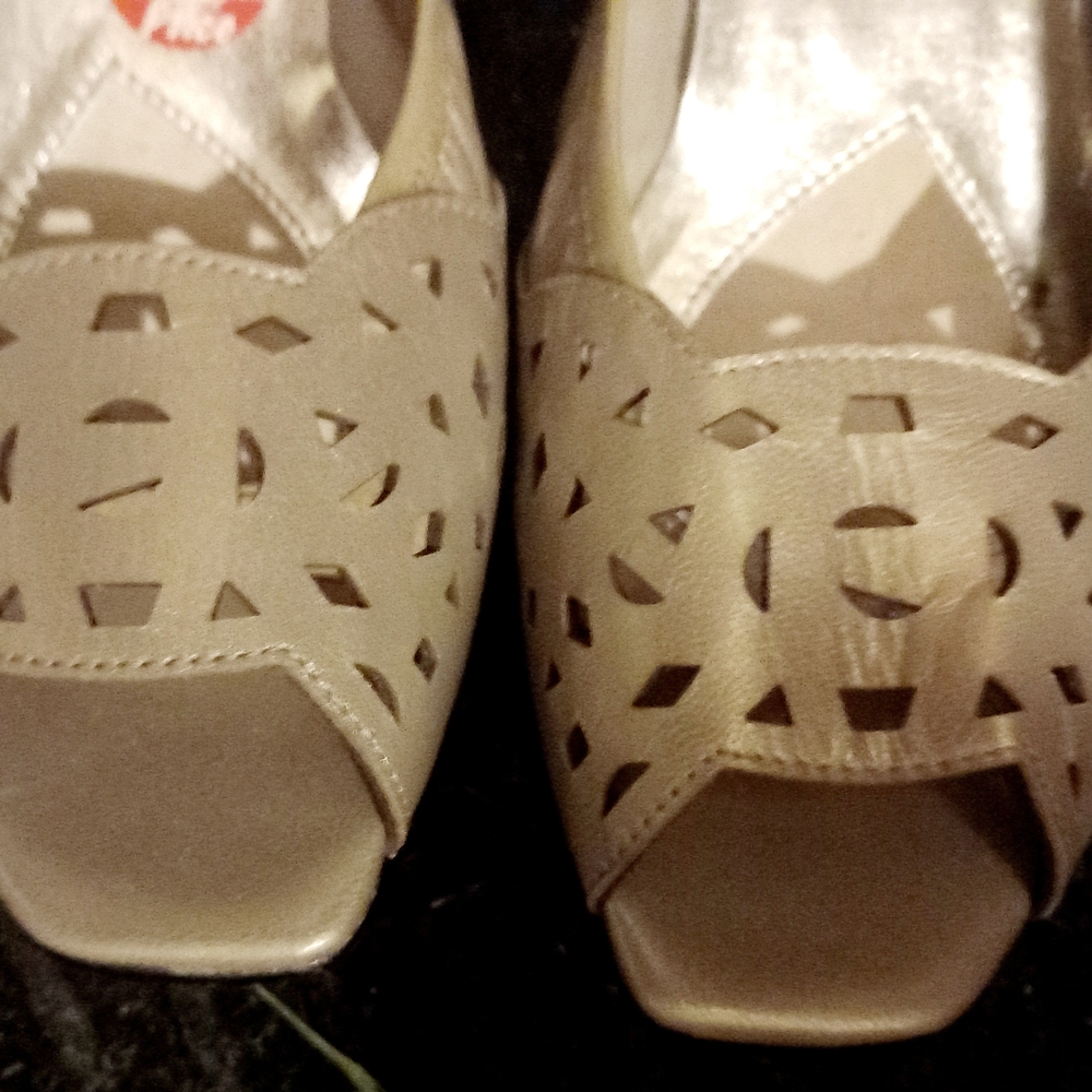 Ros Hommerson MERCY Flats